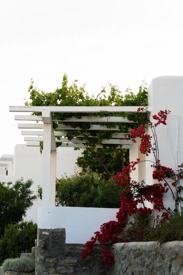Rhenia Hotel Tourlos Buitenkant foto