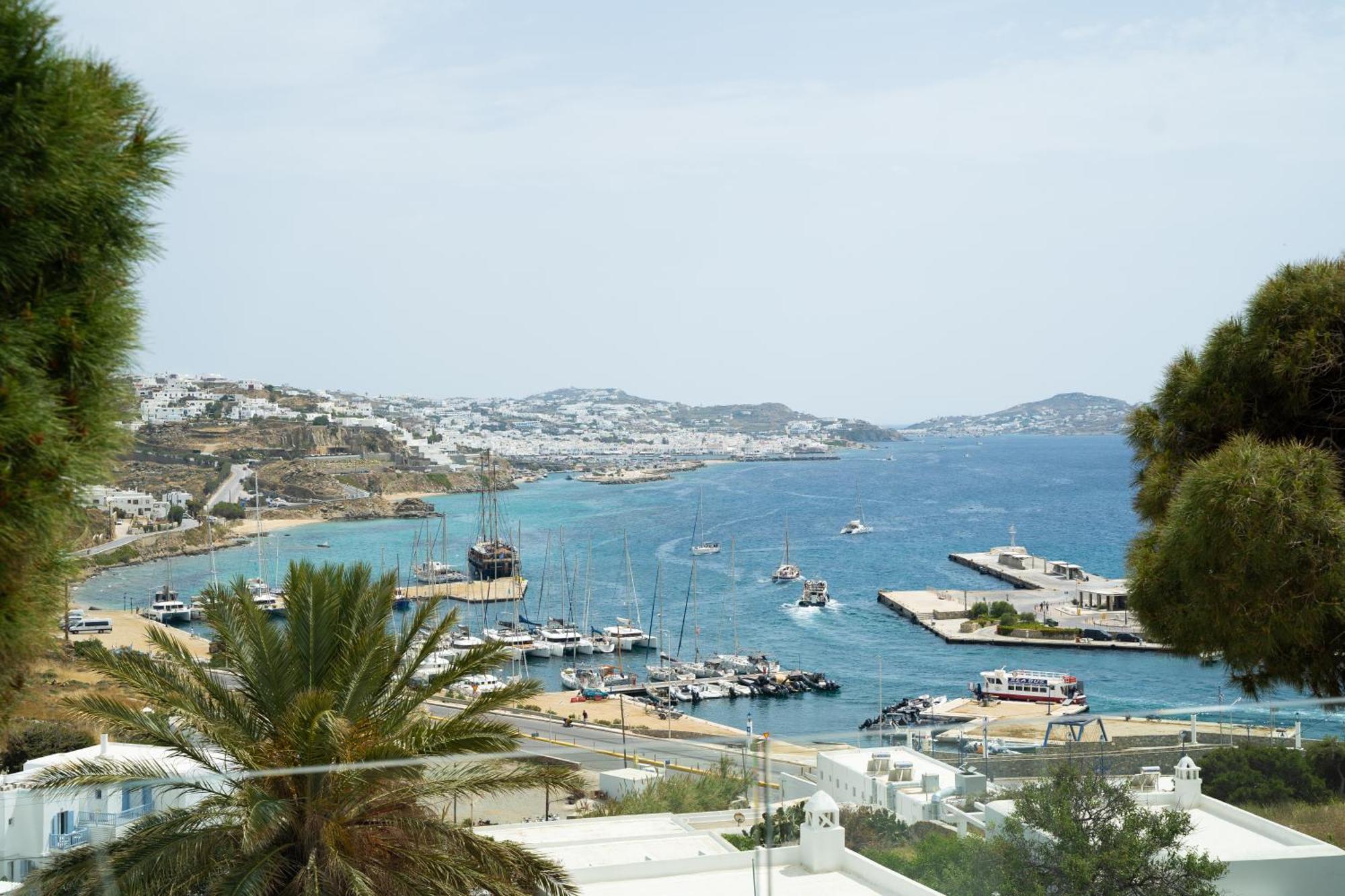 Rhenia Hotel Tourlos Buitenkant foto