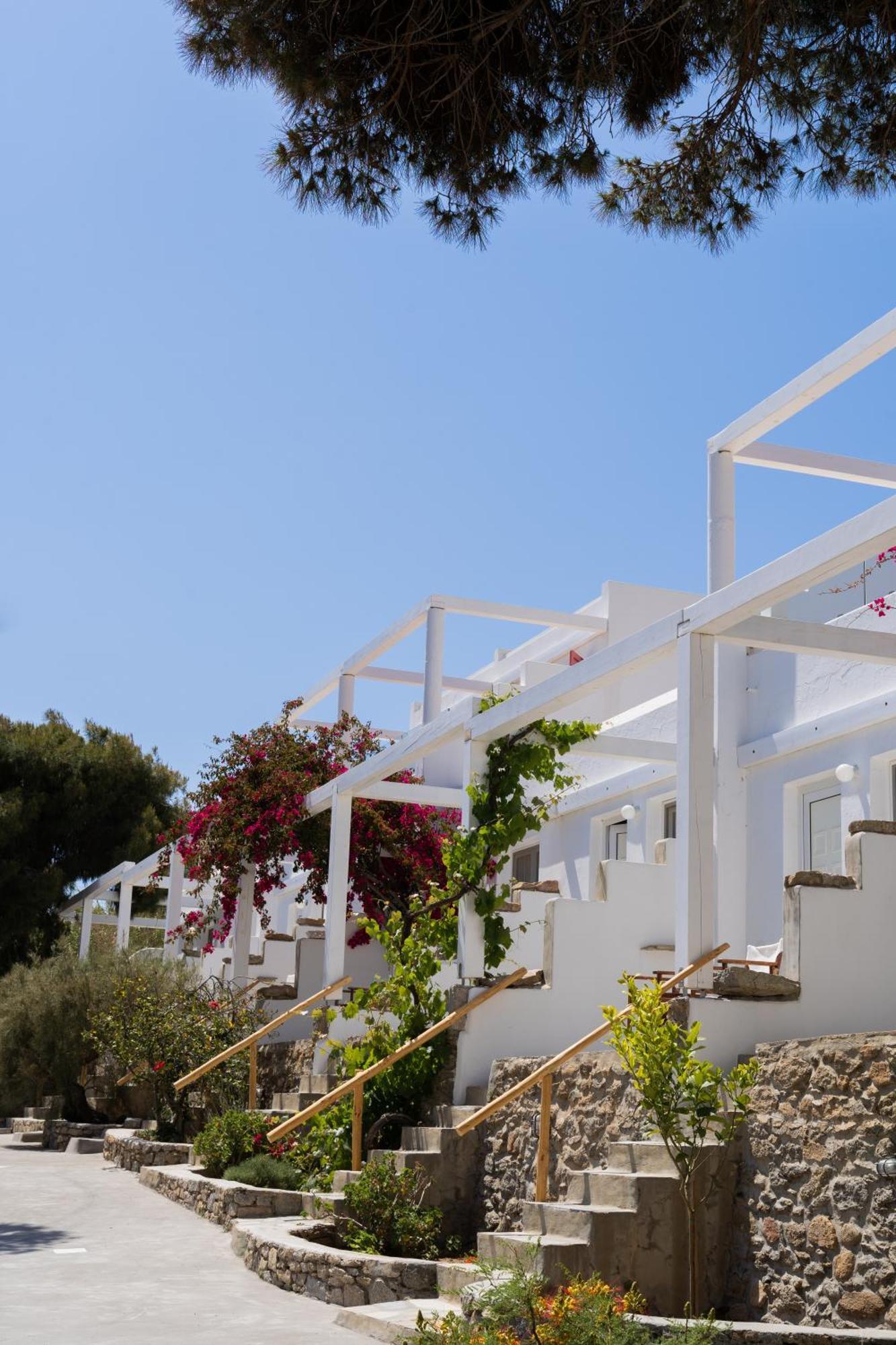 Rhenia Hotel Tourlos Buitenkant foto
