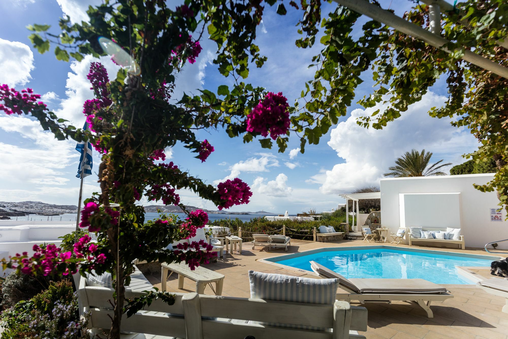 Rhenia Hotel Tourlos Buitenkant foto